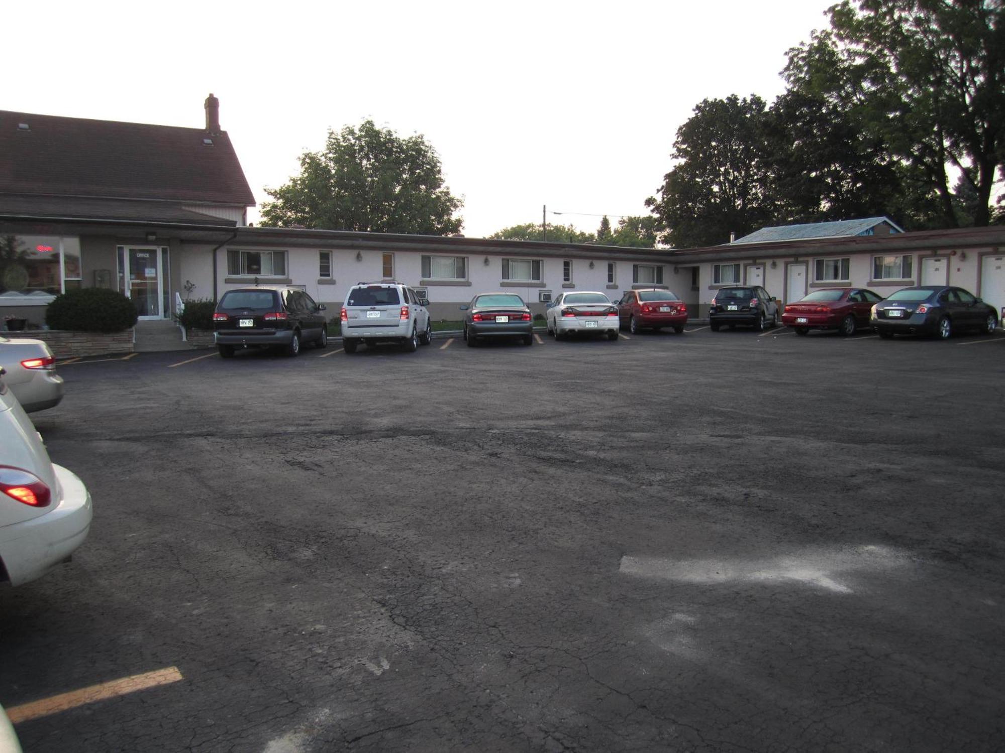 Canadiana Motel Hanover Eksteriør bilde